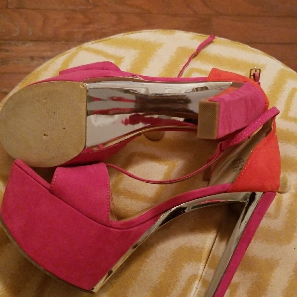 Heels - Picture 4 of 4